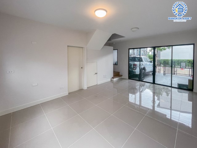 *****ทาวน์โฮมมือสองนนทบุรี ม.บ้านกลางเมือง ราชพฤกษ์-พระราม5 เนื้อที่กว้างขวางมากถึง 22.50 ตร.ว. ฟังก์ชัน 3 ห้องนอน 3 ห้องน้ำ ที่จอดรถ 2 คัน หน้าบ้านกว้าง มีพื้นที่ด้านหลังบ้าน แถมฟรี! เครื่องปรับอากาศ 2 เครื่อง บนทำเลเดินทางสะดวก ใกล้รถไฟฟ้าสายสีม่วง "สถานีแยกติวานนท์" จองเลย!